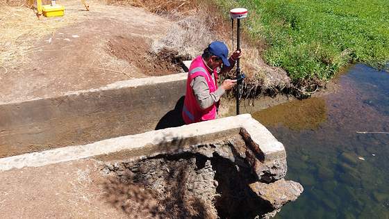 Levantamiento topográfico de un canal de riego